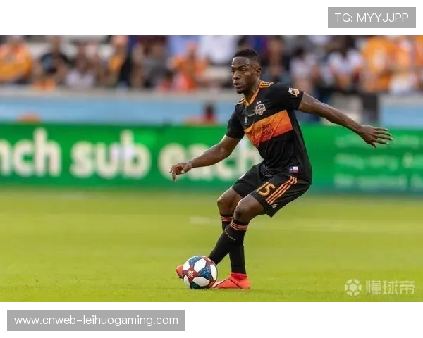 科罗拉多急流队与环保组织携手清理主场周边环境垃圾